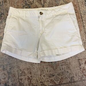 Banana Republic White City Chino Shorts. Size 4 petite.